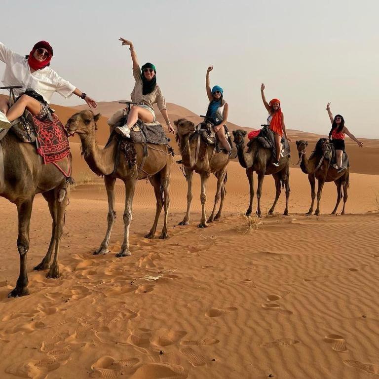Ahlam Luxury Camp 호텔 메르주가 외부 사진