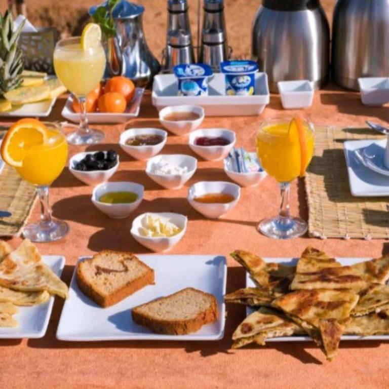 Ahlam Luxury Camp 호텔 메르주가 외부 사진