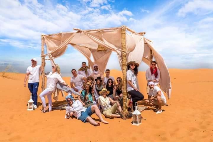 Ahlam Luxury Camp 호텔 메르주가 외부 사진