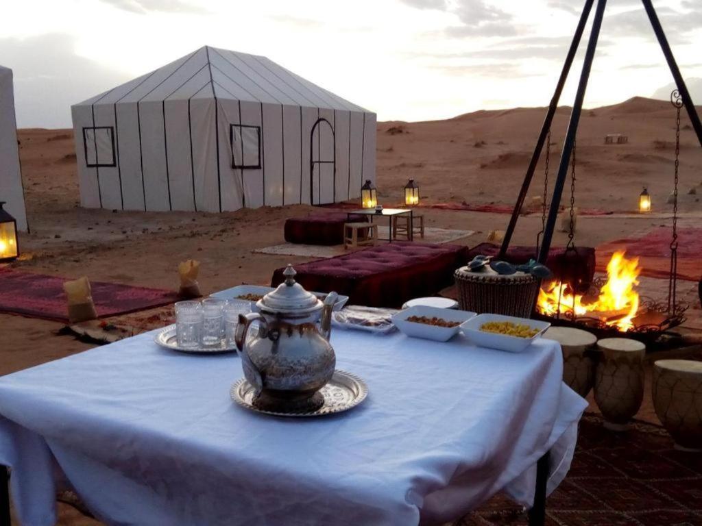Ahlam Luxury Camp 호텔 메르주가 외부 사진